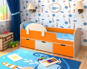 Кровать Малыш-мини с бортиком Дуб молочный/Оранжевый в Волгограде - volgograd.katalogmebeli.com | фото